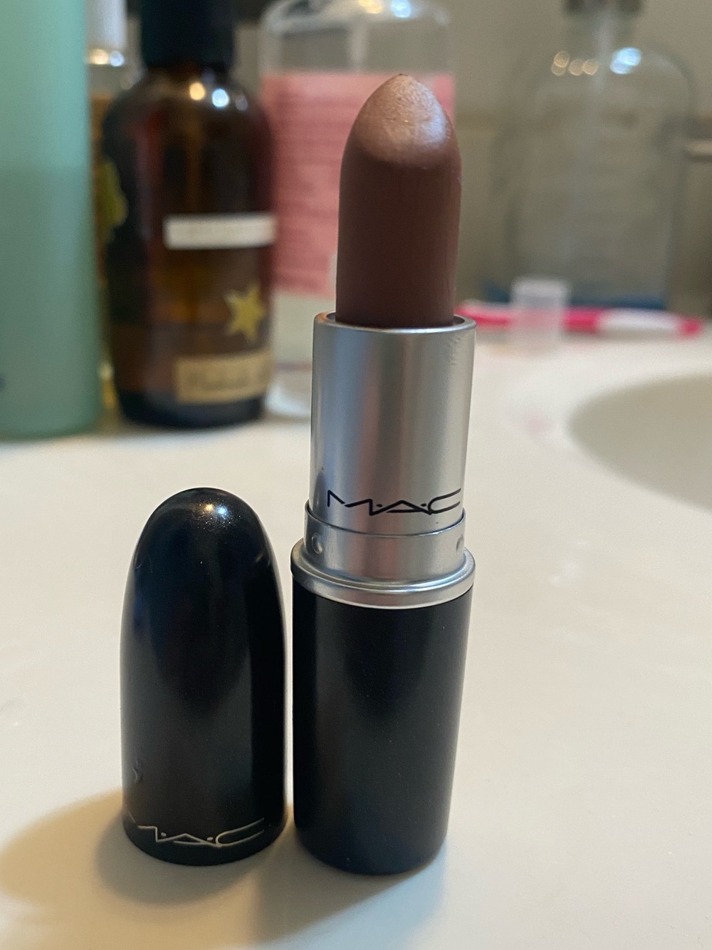 MAC Lipstick- Age, Sex, Location - Picture 2 of 7